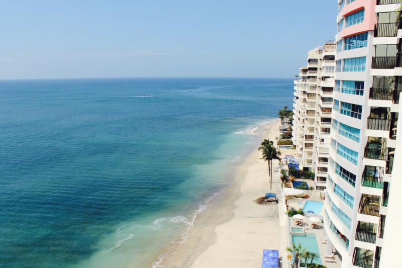 chambre-hote-SEILLANS-min_beach_ocean_shore_hotel_palm_tree-33726